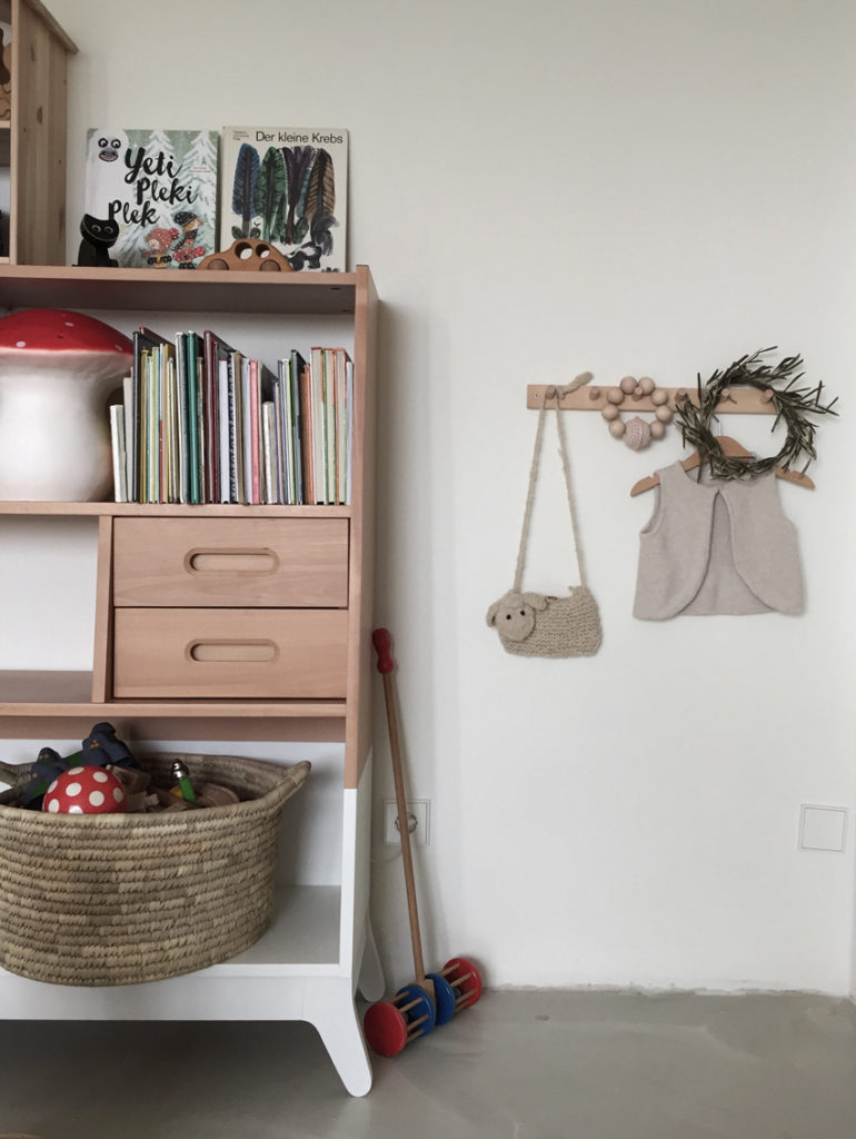 RockmyDay_Kinderzimmer_Buecherregal_Garderobe